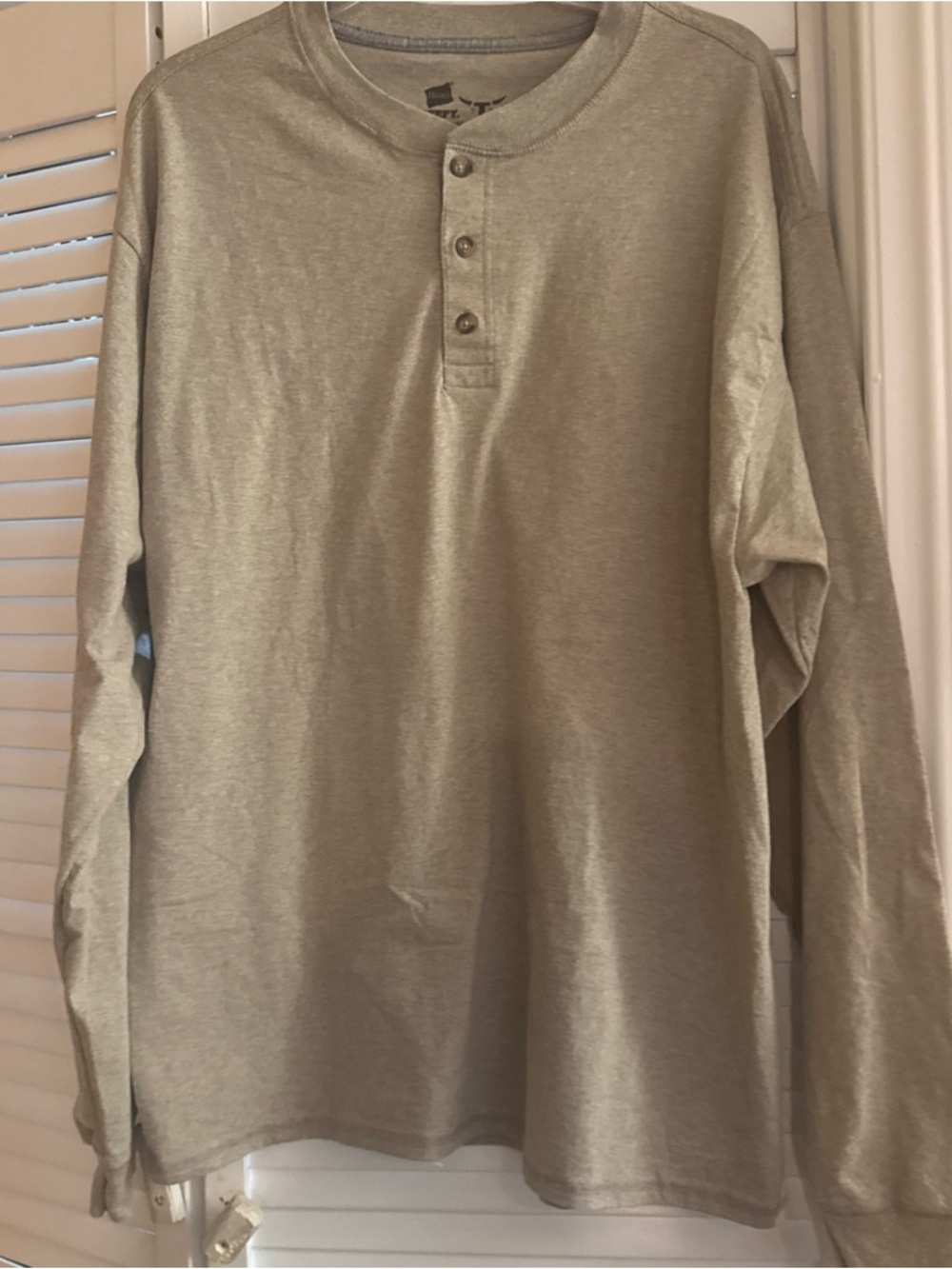 Men's Long-Sleeve Henley in Light Beige/Gray
